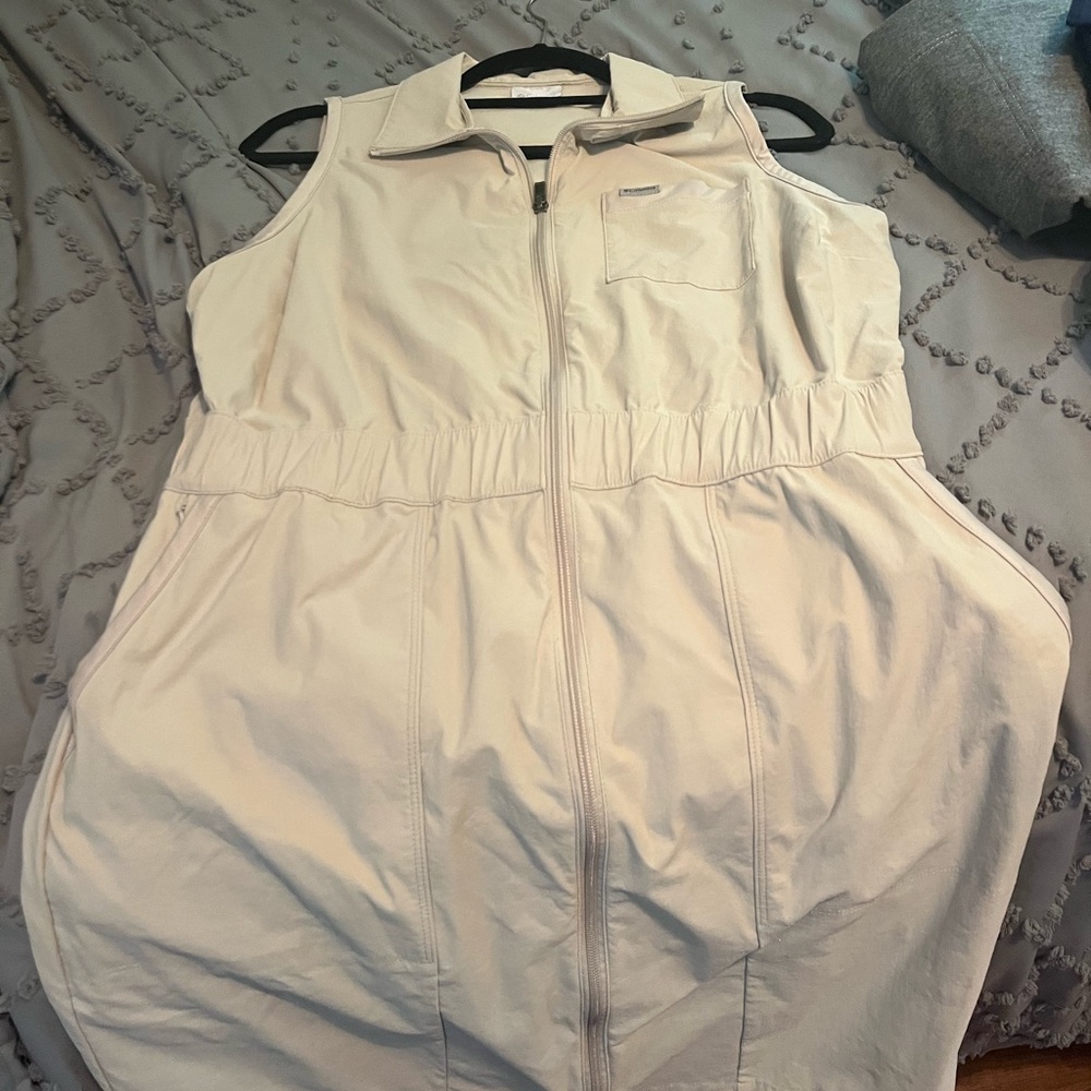 Columbia Leslie Falls Sleeveless Zip-Up Dress in Cream